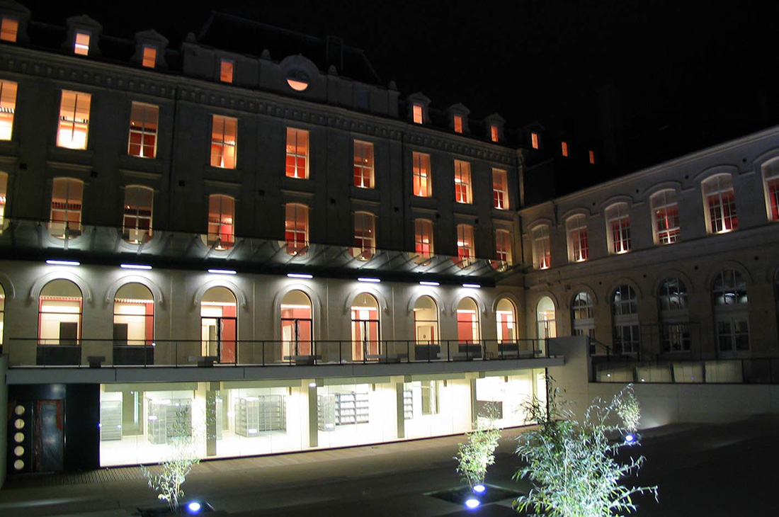 Cour intérieure nuit du lycée Libergier de nuit - Line Architecture
